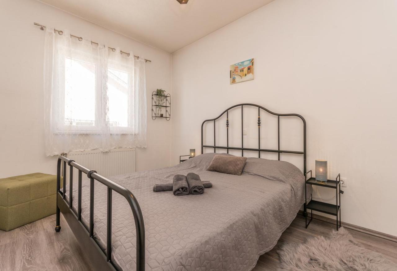 Villa Lucija Biograd Na Moru Buitenkant foto